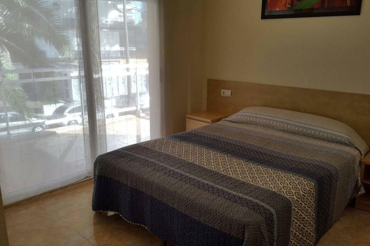 Apartamento Luminoso y amplio apartamento en Salou con piscina Exterior foto